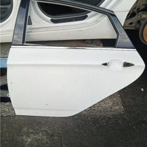 PUERTA TRASERA IZQUIERDA HYUNDAI I40 VF 2011