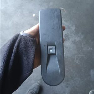 INTERRUPTOR PUERTA DELANTERA DERECHA RENAULT CAPTUR I 2013