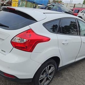 FORD FOCUS BERLINA CB8