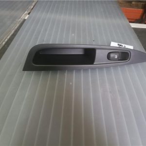 INTERRUPTOR PUERTA TRASERA DERECHA NISSAN QASHQAI J11E 2013