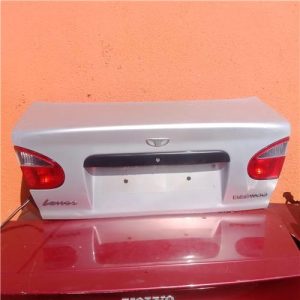 PORTON TRASERO DAEWOO LANOS 1997