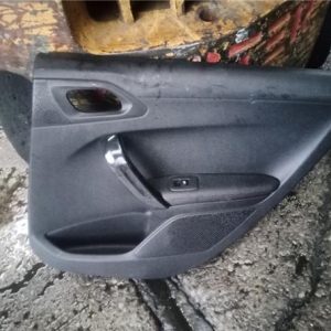 GUARNECIDO PUERTA TRASERA DERECHA PEUGEOT 2008 2013