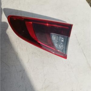 PILOTO TRASERO DERECHO PORTON MAZDA 2 BERLINA DJ 2014